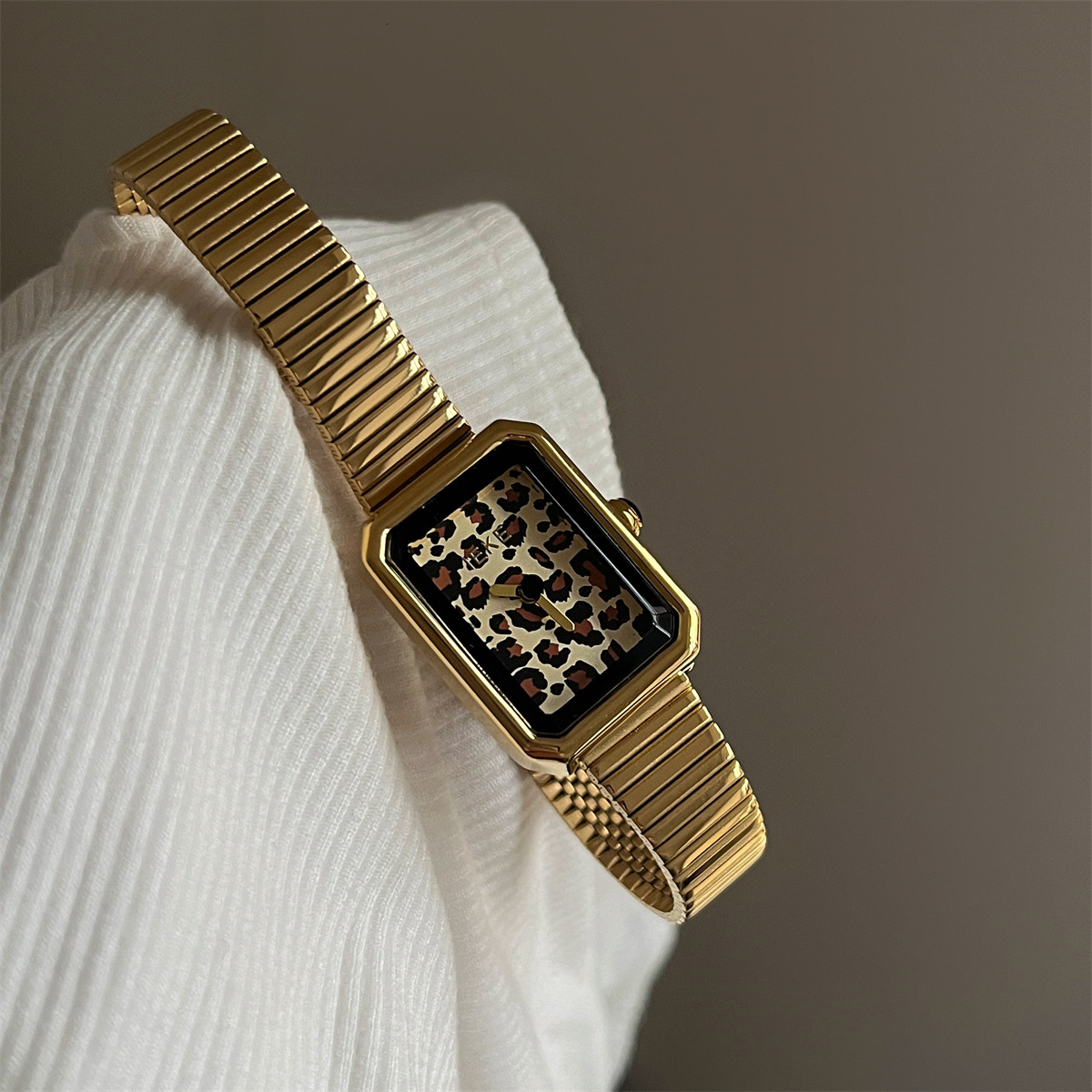 Designer Watch IEKE Vintage Style Snake Head Leopard Print Watch For Women, Luxury Niche Light Luxury Elegant Quartz Watch