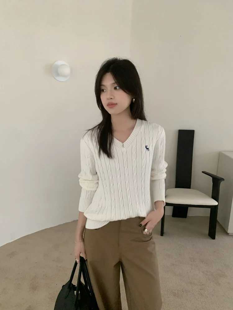 4Colors 2024 autumn Winter Korean style V Neck Twist Embroidery Vintage Slim Knitted Sweater and pullover womens X3522T251027