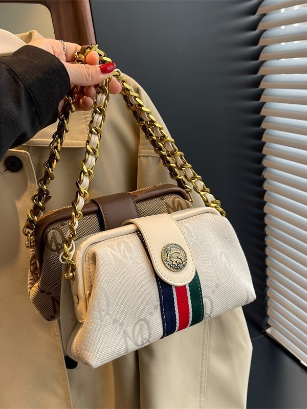 Luxury Brand Designer Bag New High-End 2023 Underarm Bag French Style Elegant Single Shoulder Clip Fashion Versatile Crossbody Bag