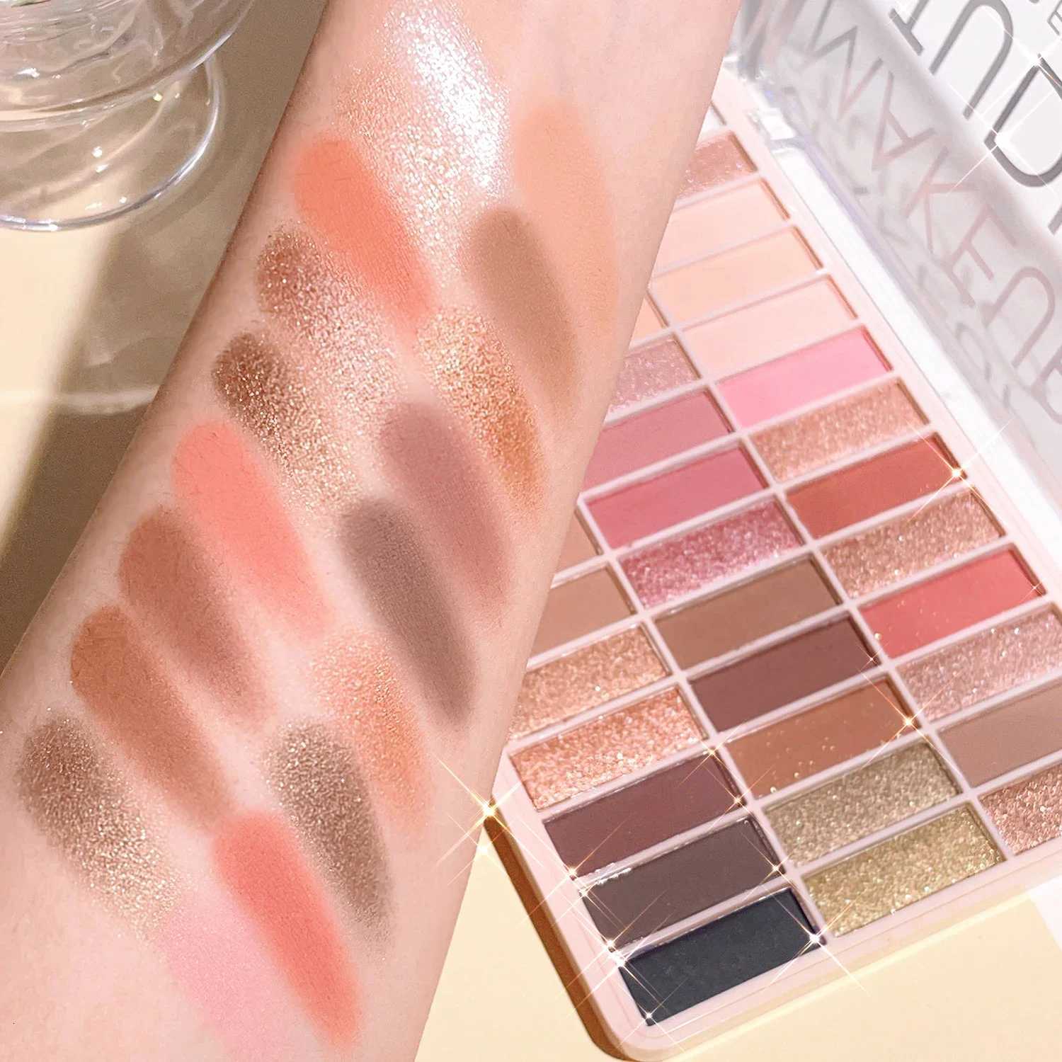 39Color Eyeshadow Disc Stage Makeup Eyeshadow Disc Pearlescent Matte Sequin Fine Flash Eyeshadow DiscXJ251027