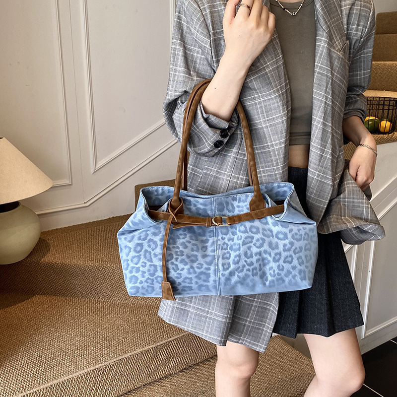 Free shipping designer bag Tote Bag for Women New Large Capacity Commuting Versatile Casual Stylish Single Shoulder Underarm Bag