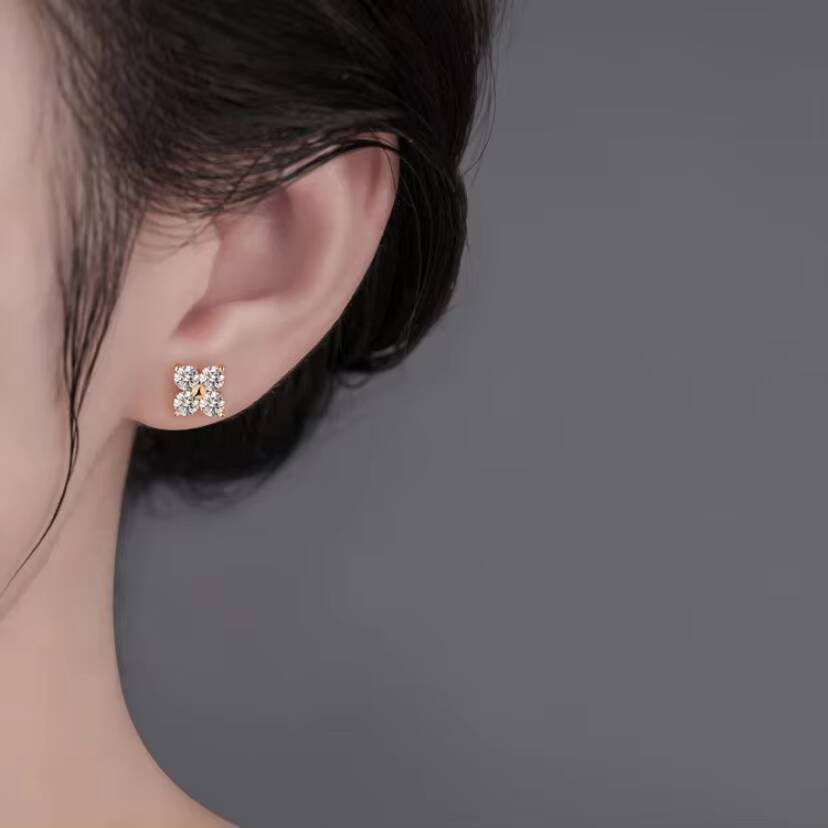 S925 Sterling Silver Clover Diamond Earrings Set with VVS Moissanite Fashionable and Luxurious Womens Stud Earrings