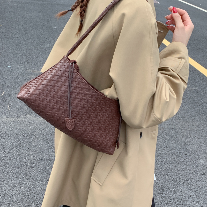 Free shipping designer bag High-end Woven Pattern Single Shoulder Tote Bag for Women New Ins Fashion Versatile Handbag Commuter Handbag