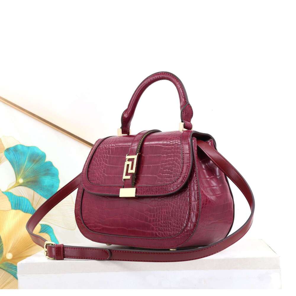 Newest Fashion Designer Shoulder Bag for Women - 2025 Crocodile Pattern Handbag with Premium Texture & Modern Appeal