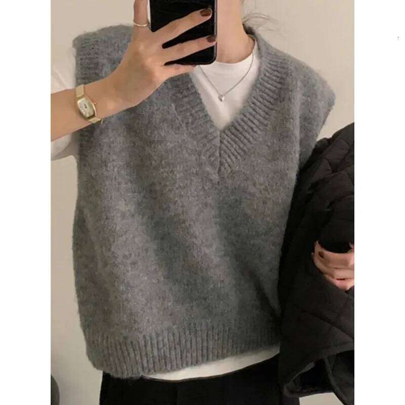 Sleeveless Autumn Winter Pullover Knitted Women Sweaters Vest New Fashion V Neck Casual Loose Elegant Knitwear Bottoming Tops Women Sweater Designer S
