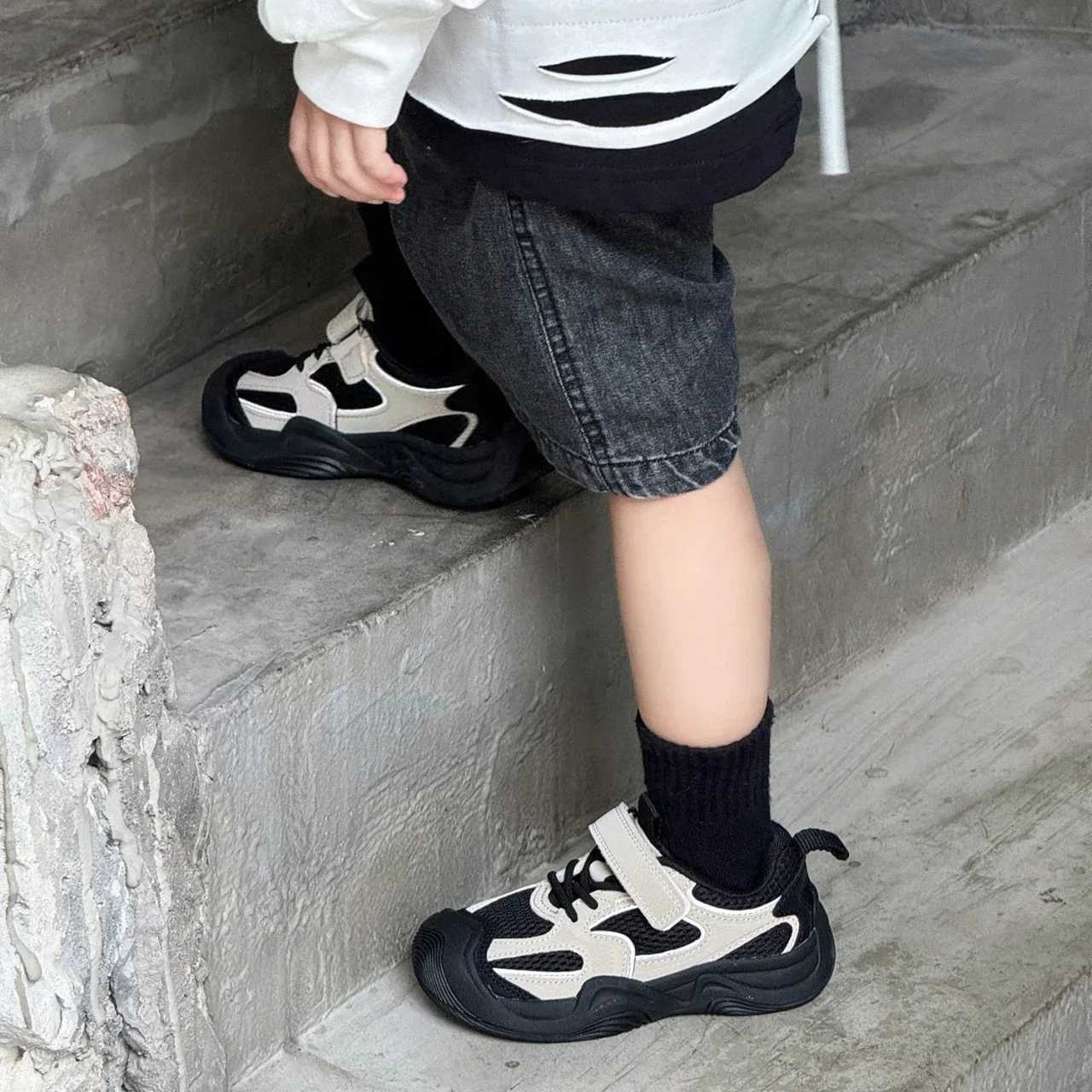 Students Running Shoes Toes Capped Nonslip s Sports Shoes Mesh Breathable 2025 New Children Sneakers Comfortable S251027