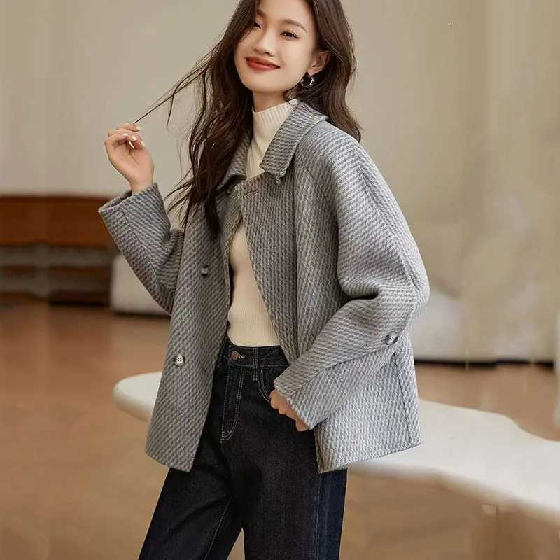 2025 Autumn Winter Womens Woolen Coats New Fashion Korean Solid Short Outerwear Loose Double Breasted Woolen Jacket Female Tops M251027