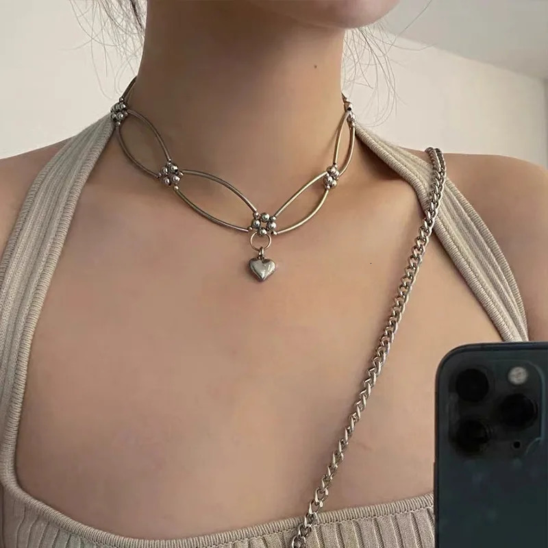 Vintage Metal Heart Pendant Necklace for Women Personalized Trend Interlace Collar Chain Silver Color Accessories Jewelry Gifts 251023