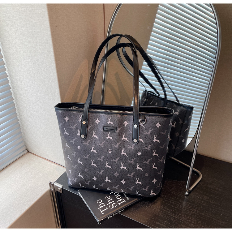 Free shipping designer bag Large Capacity Bag for Women Summer Versatile New Trendy Textured Shoulder Bag Commuter Tote Bag