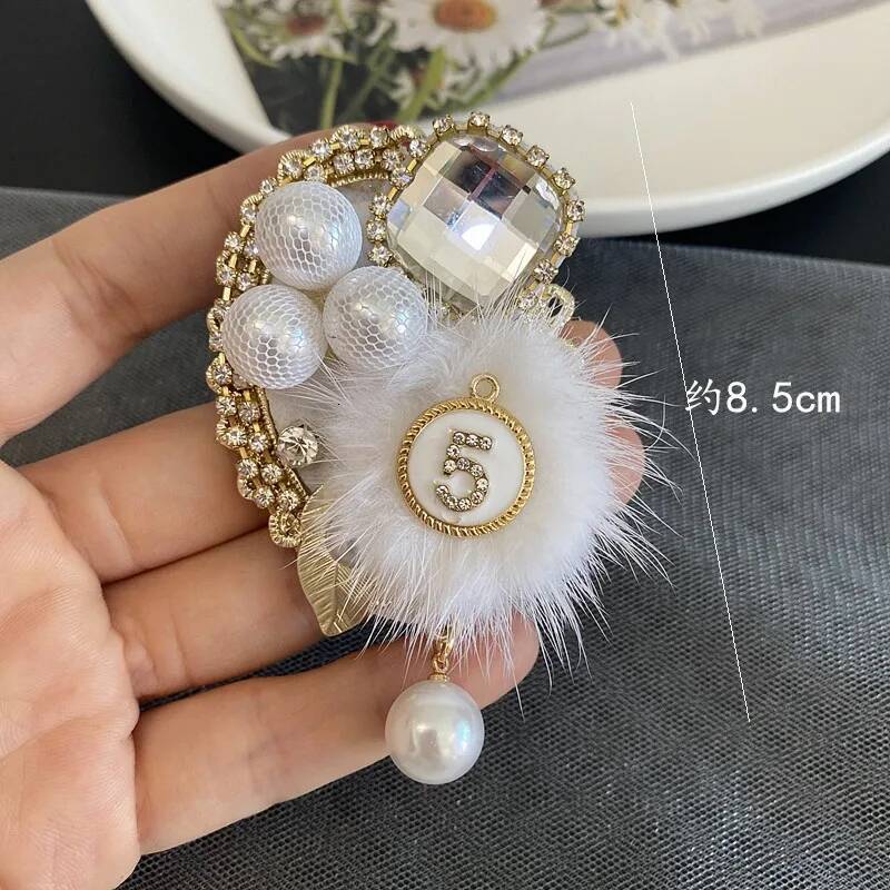 Vintage brooch accessory with pearl rhinestone mink fur badge pin buckle autumn and winter clothing corsage