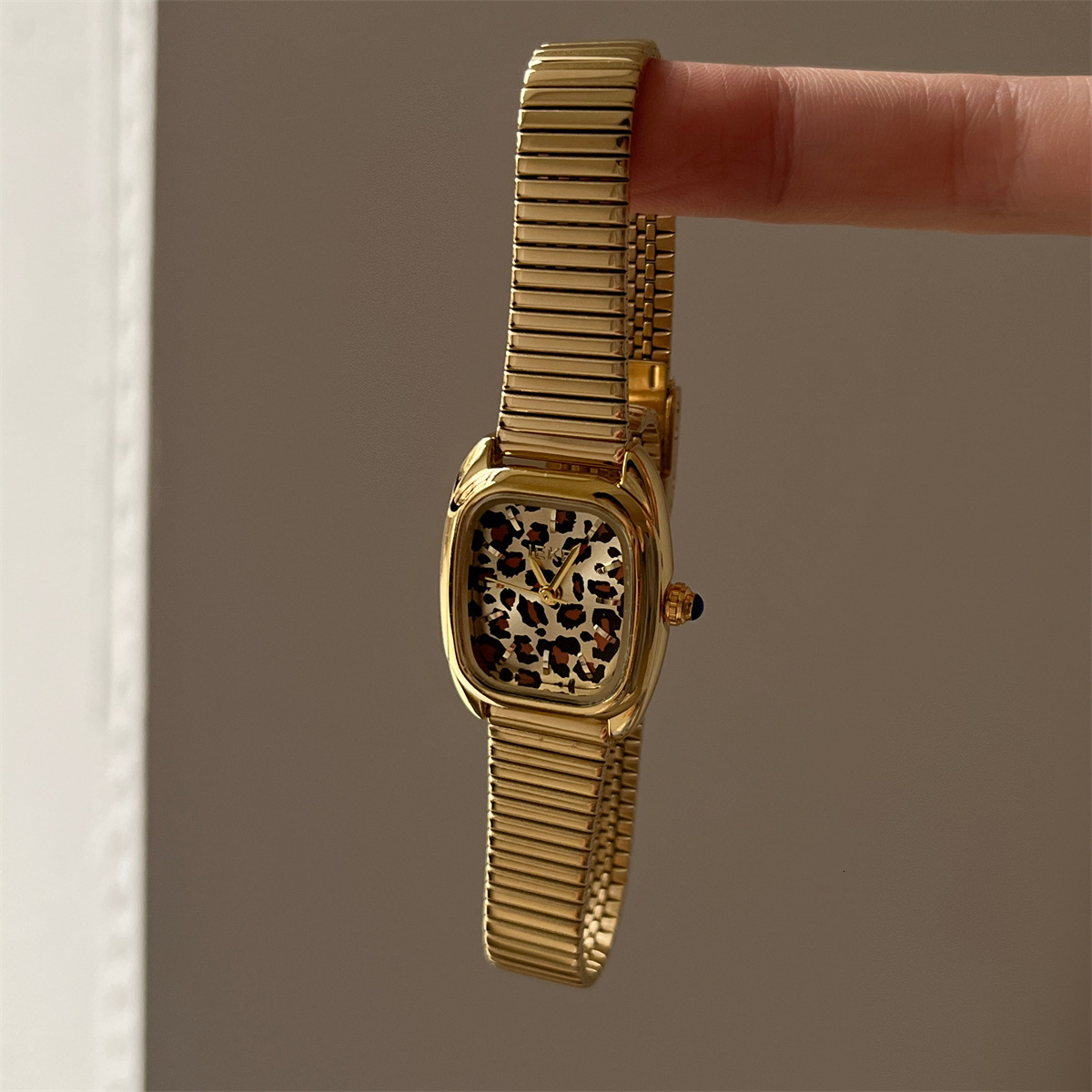 Designer Watch IEKE Vintage Style Snake Head Leopard Print Watch For Women, Luxury Niche Light Luxury Elegant Quartz Watch