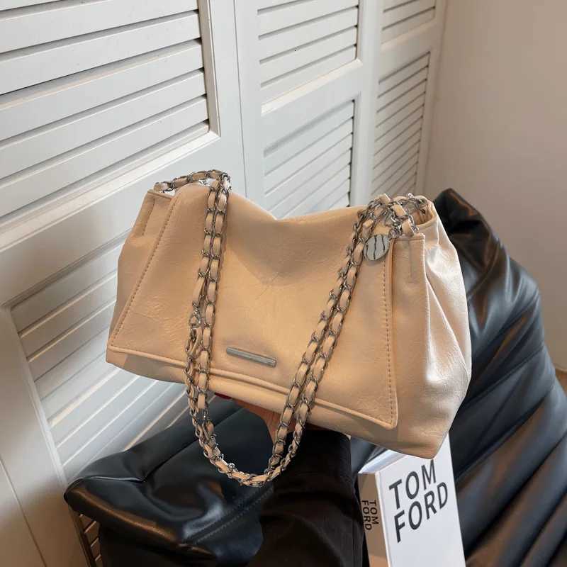 Casual Soft Surface Large Capacity Bag Wen 2025 New Popar AllMah Chain Messenger Bag Popar Sier Shoder Bag Handbag D251027