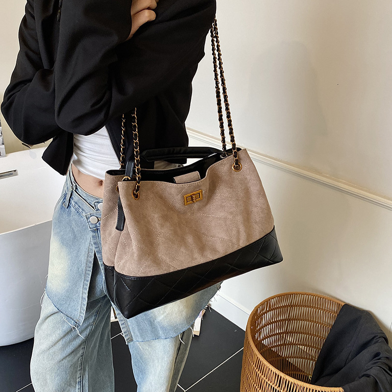 Free shipping designer bag Tote Commuting High-end Lock Buckle Large Capacity Shoulder Contrast Color Stitching Chain Women Bag