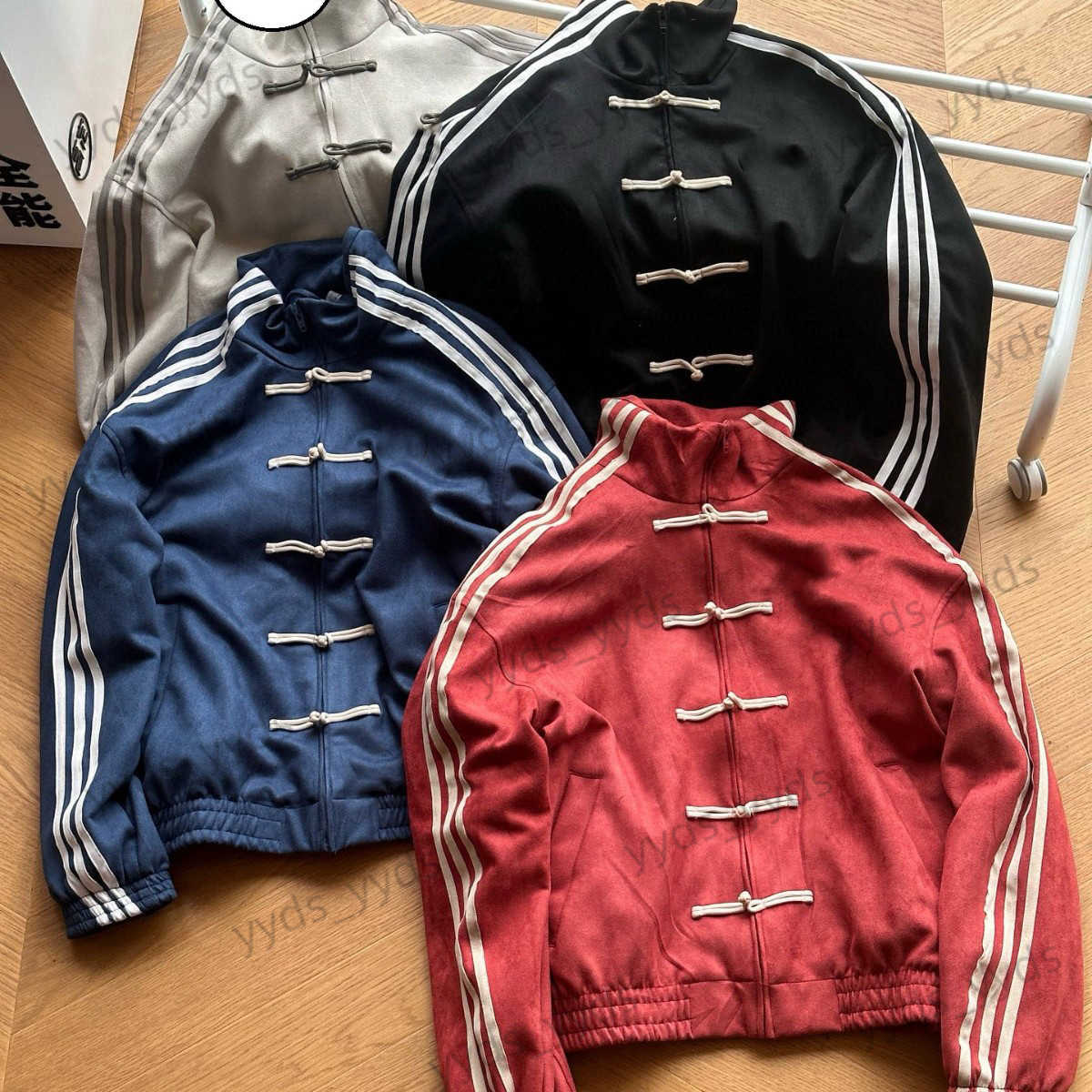 Designer Mens jackets Vintage Hip Hop Harajuku Letter Patchwork Leather embroidery Strtwear Blue And White Spliced Thr Stripes Collar Jacket Men Unisex 15ok T25102