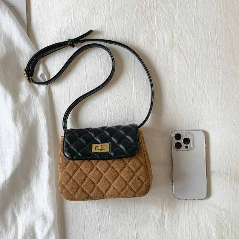 new Free delivery designer shoulder bag Simple handbag with solid color design essential for daily commuting