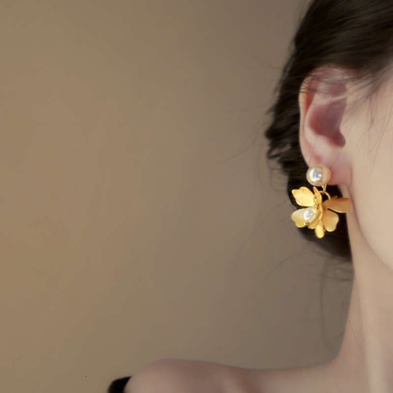 Sier Needle French Style gold Flower Freshwater Pearl Elegant Fashionable Temperament Light High-end Feel Earrings for Women