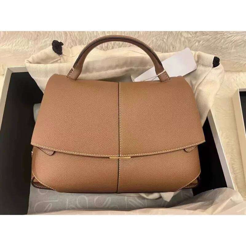 2025 Hot-Selling Model Popular Series 2024 New Bag European And American Fashion Leather Pleated Women's Handbag