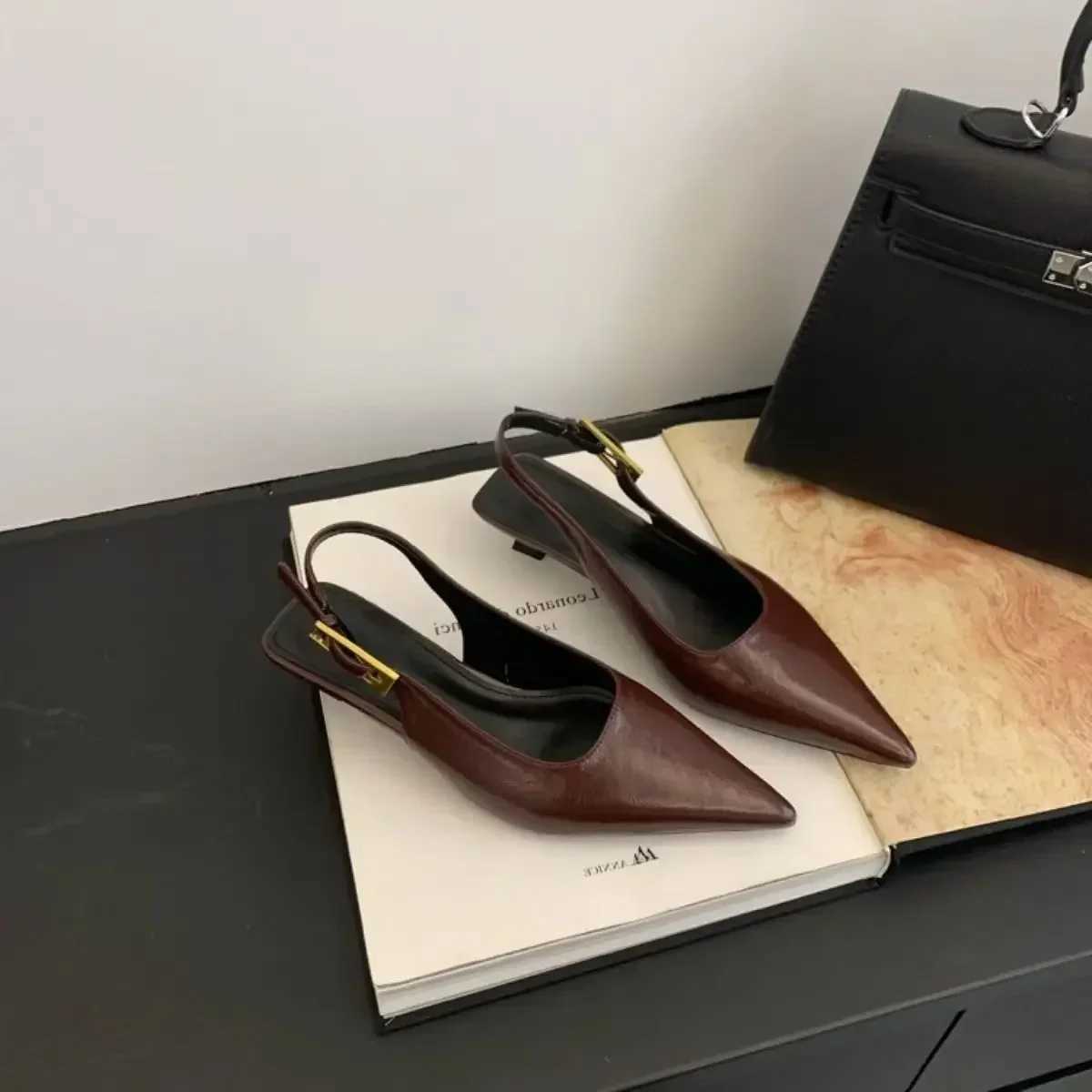 2025 Black Summer New Women Sandal Fi Pointed Toe Shallow Slip Ladies Elegant Slingback Shoes Thin Med Heel Dress MulesXJ251027