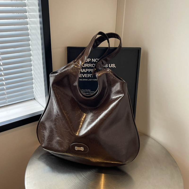 Free shipping designer bag Textured Oil Wax Leather Single Shoulder Tote Bag Casual Large Capacity Commuter Bag for Women Trendy Versatile Underarm Ba