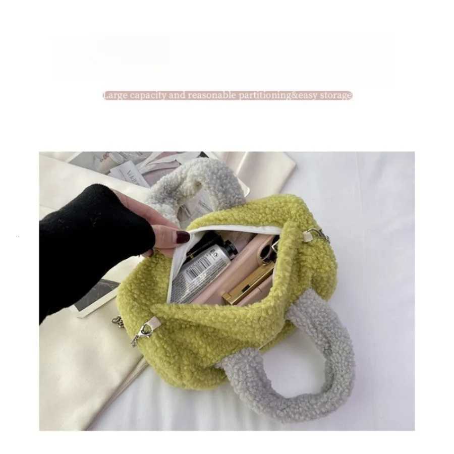 Winter new arrival fashionable colorblocking plush comfortable shoulder chain bag niche girlystyle lambswool cylindrical bags Y251027