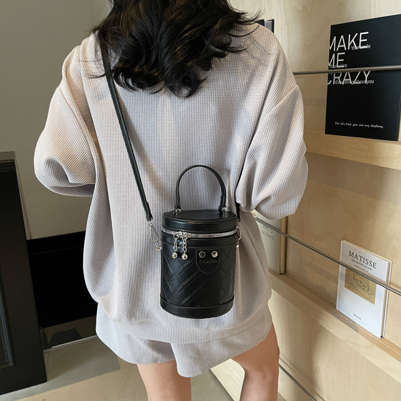 Free shipping designer bag High-end Niche Handheld Bucket Bag New Versatile Stylish Handbag for Women Commuting Single Shoulder Crossbody Bag