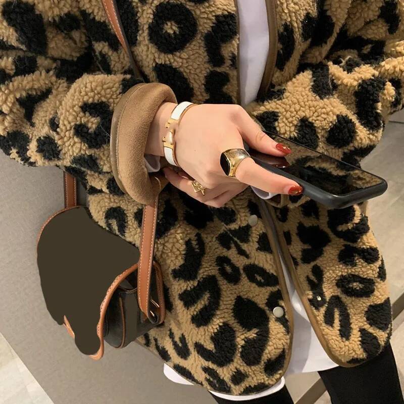 winter jacket women New Vintage Leopard Print Winter Warm Coats Female Fashion Lightweight Lamb Wool Jacket Women Casual Loose Plush Short Outerwear