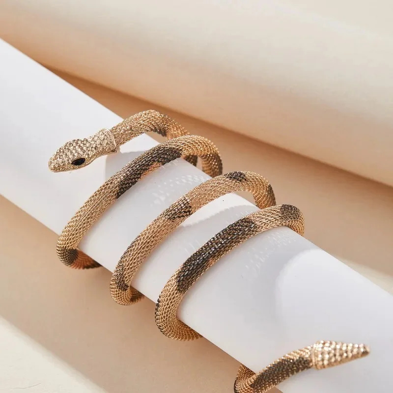 Snake Creative Pendants Jewelry Personalized Iron Flexible Twisted Bendable Snake Head Girl Womens Gift Necklace 251023