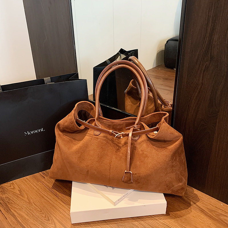 Free shipping designer bag Handheld Large Capacity Tote Bag for Women New Autumn Winter Trendy Simple Commuter Shoulder Underarm Bag