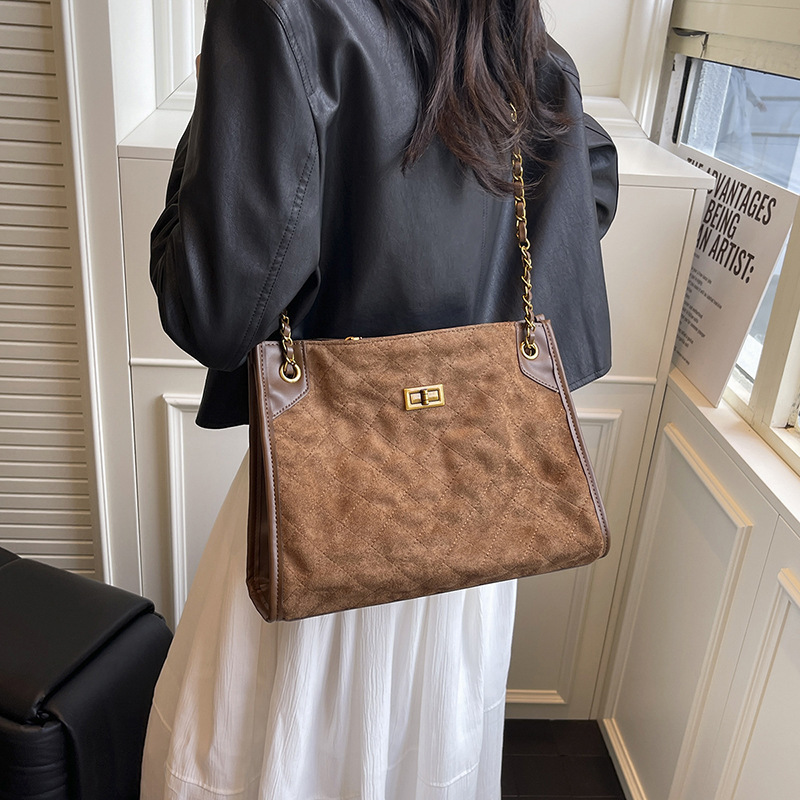 new Free delivery designer shoulder bag Fashionable handbag simple and casual comfortable for commuting