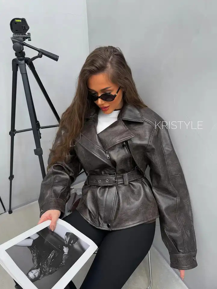 Women Retro Solid Lapel Collar Leather Short Jacket Long Sleeve Belted Zipper Pocket Loose Outerwear Lady Autumn Daily Coat 251023