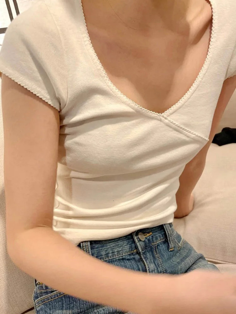 Vintage Slim TShirt Summer V Neck Streetwear Cotton Top Femme Sweet Cute Y2k Simple Tee Tops Woman Clothes 251027