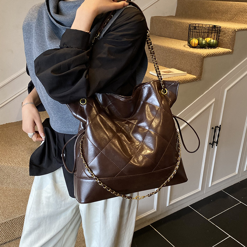 French retro large capacity style handbag autumn and winter new style French diamond grid chain bucket bag women's shoulder bag luxury designer b