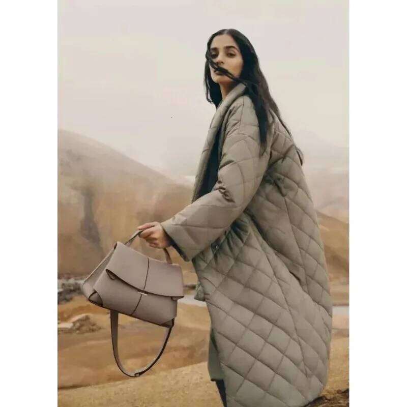 2025 Hot-Selling Model Popular Series 2024 New Bag European And American Fashion Leather Pleated Women's Handbag