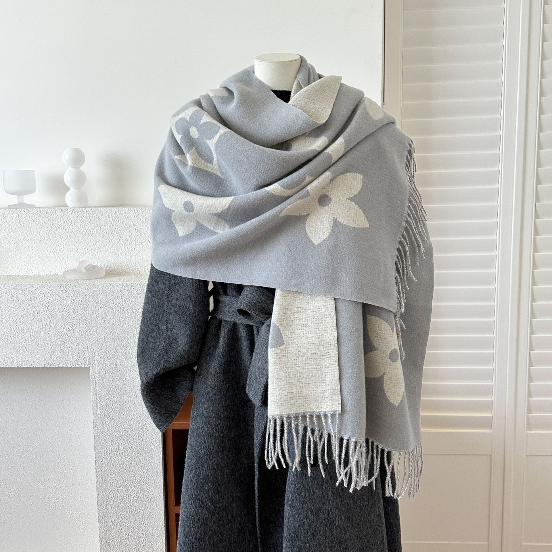 Free shipping Designer Scarves High quality doublesided scarf womens fashionable warm scarf thickened autumn winter versatile shawl