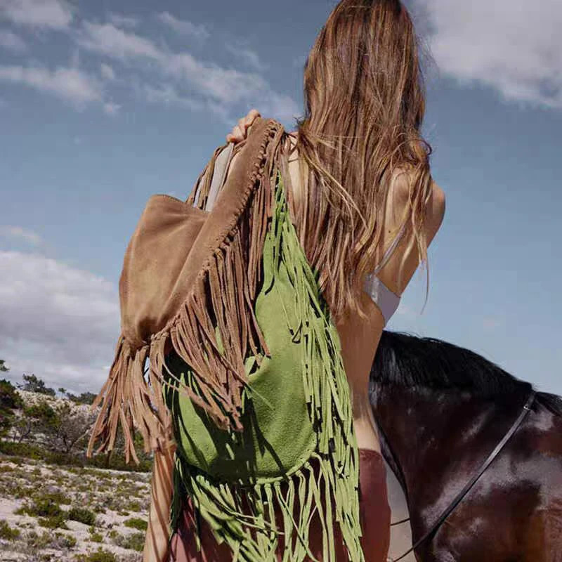 Boho Style Fringe Rivet Crossbody Bag Vintage Suede Shoulder Bag Lady Large Capacity Casual Fringe Postman Shoulder Dumpling Bag 251027