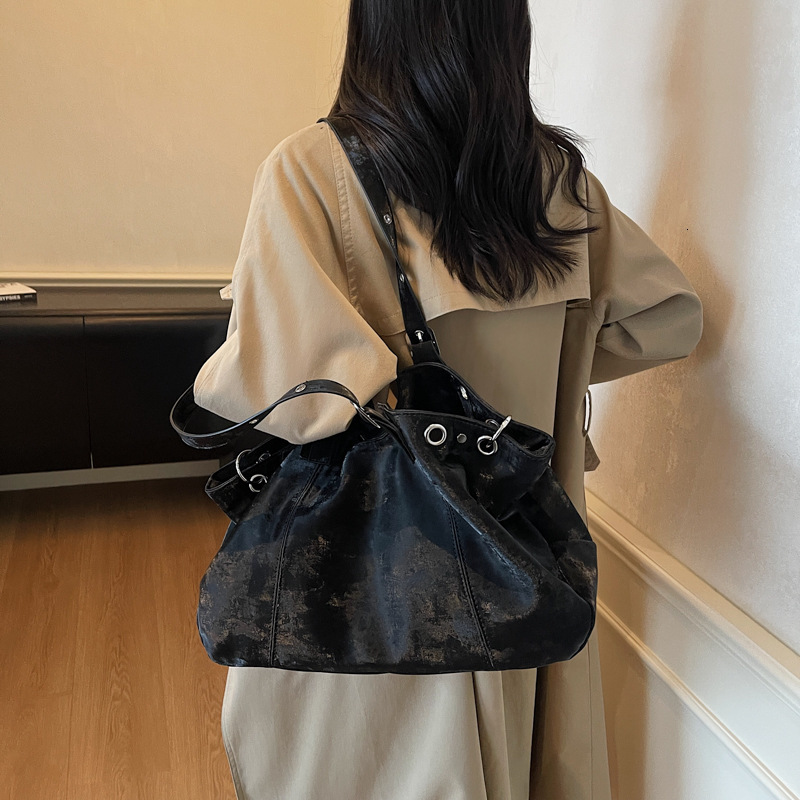 Free shipping designer bag Casual Relaxed Large Capacity Bag for Women New Autumn Winter Single Shoulder Crossbody Bag Handheld Tote Bag