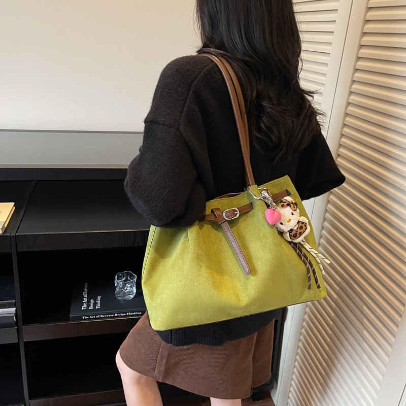 Designer Women's Velvet Bread Large Capacity Autumn/Winter New Style Fashion Versatile Matte Retro Shoulder Bag Commuter Handbag