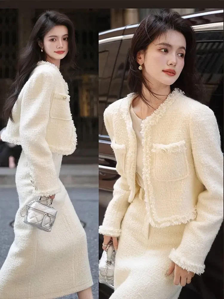 Womens Winter Little Fragrance Short Tweed Blazers Skirt Set Vintage Solid Color Round Neck Tassel Jacket Twopiece Sets 251023
