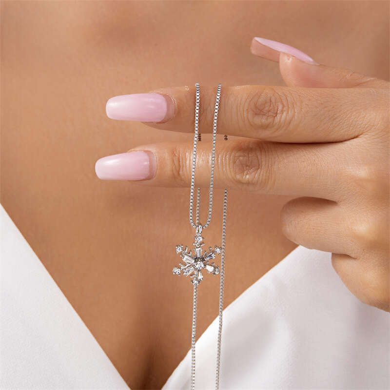 Hot Sale New Fashion Versatile Light Snowflake Christmas Tree Pendant Necklace Simple Jewelry for Women