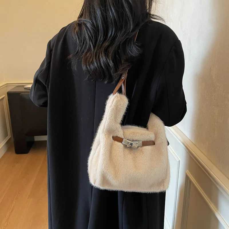 New Cute and Versatile Faux Fur Top Handle Bag Women Fashion Korean Crossbody Shoulder Bag Leisure Commuting Bucket Bag Y251027