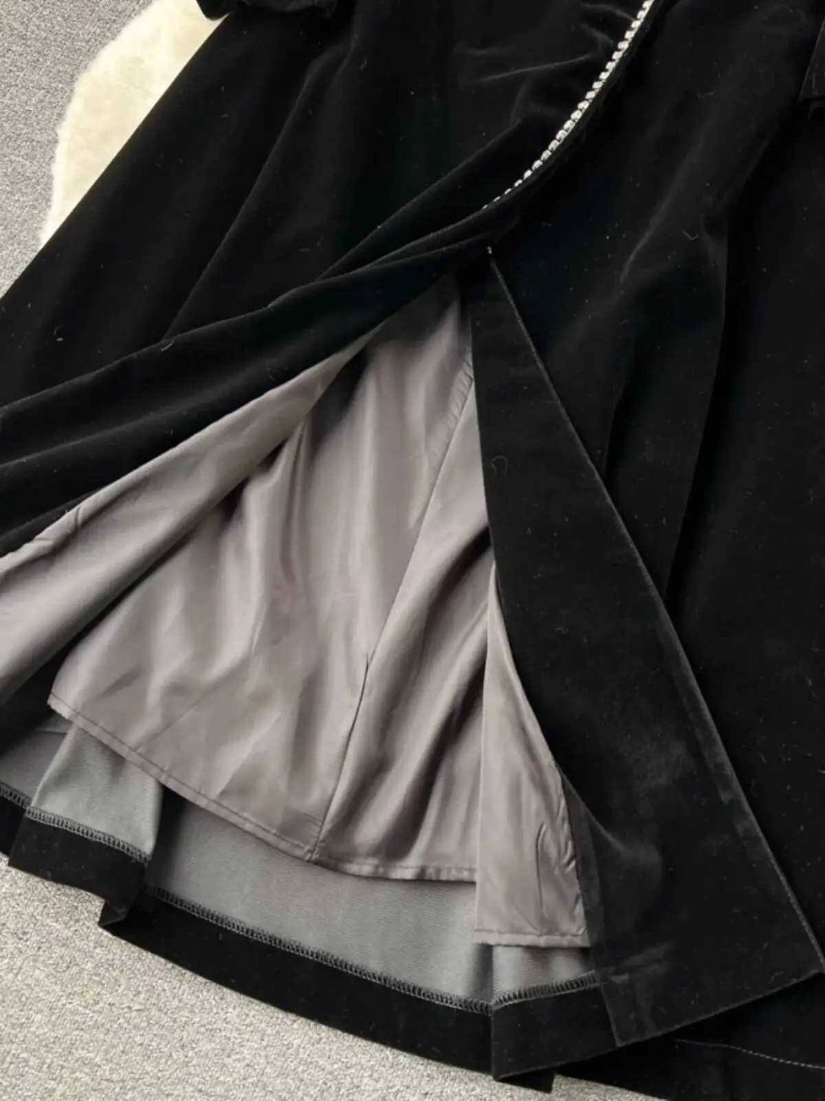 Autumn Winter Thicken Black Velvet Trenches Coats Women Long Windbreakers Overcoats M251027