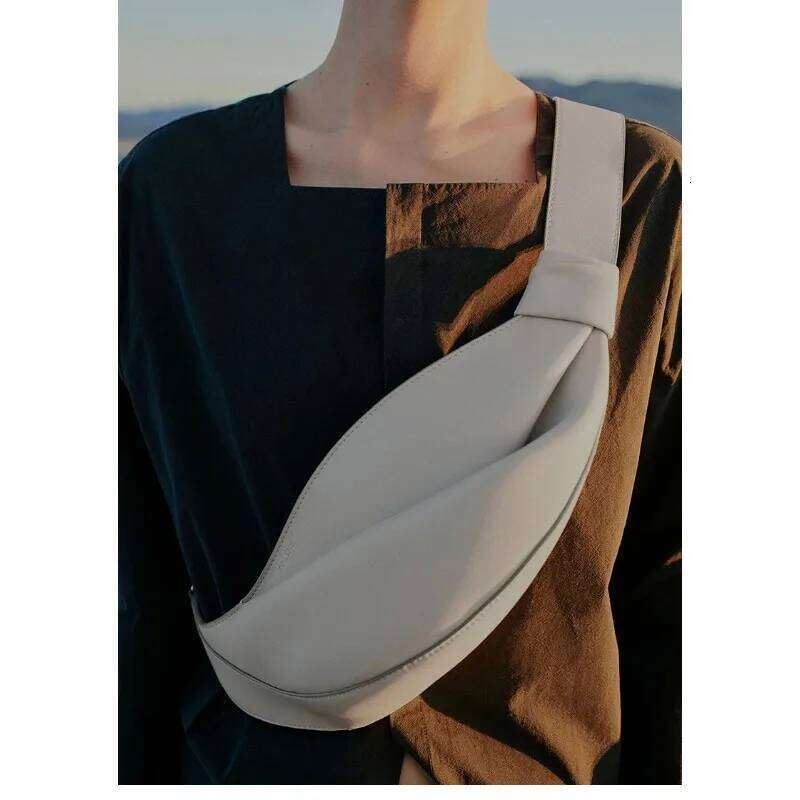 New Large Capacity Pillow Shaped Personalized Niche Travel Smooth Cowhide Crossbody Bag