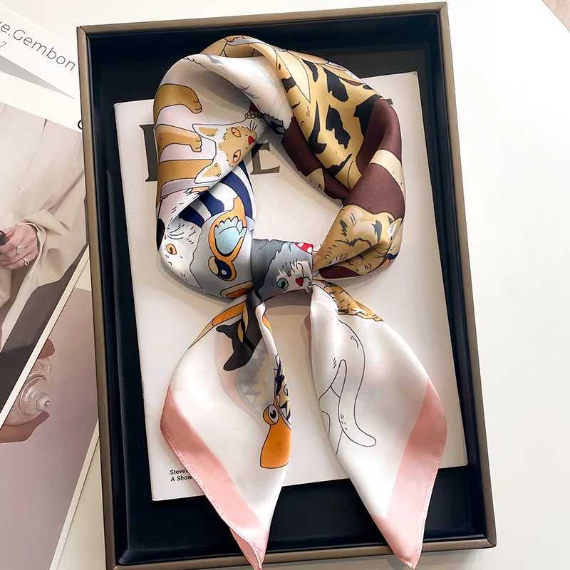 Cute Cat Print Silk Square Scarf Wen Luxury Design 7070cm Soft Satin Haiand Neckerchi Off Hijab band Foard GiftW251027