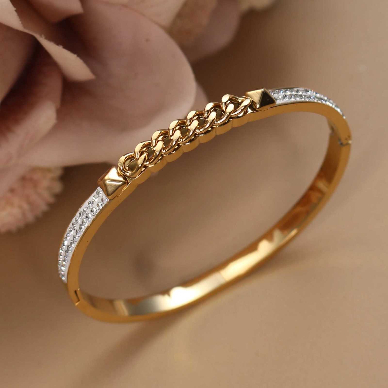 XB072 Charm Stainss Steel Jewelry Crystal Bracets Cross Ran Numerals Bang For Wens Who Love Gifts WhosaW251027