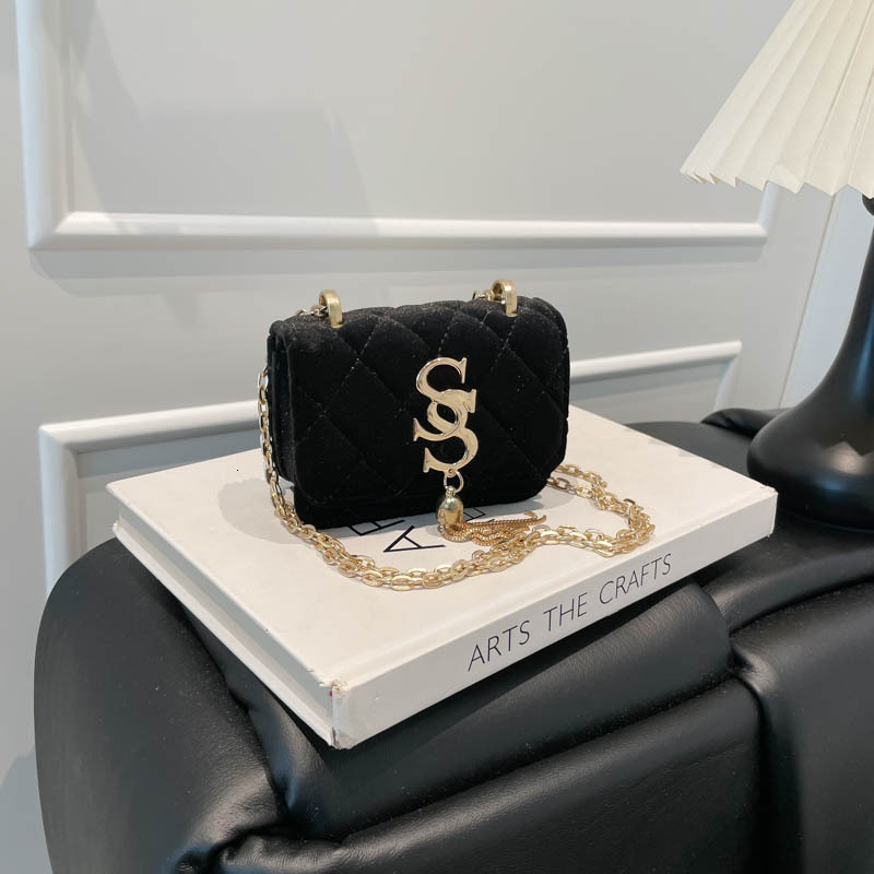 Luxury trendy design small square bag winter new fashion niche design European and American style suede texture women's shoulder bag designer bag