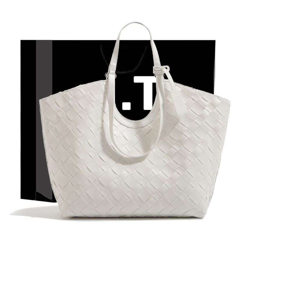 Designer Bag Tote Bag Shoulder Bag Autumn New Woven Handheld Tote For Women Niche Fashion Commuter Large Capacity Shoulder Underarm Bag