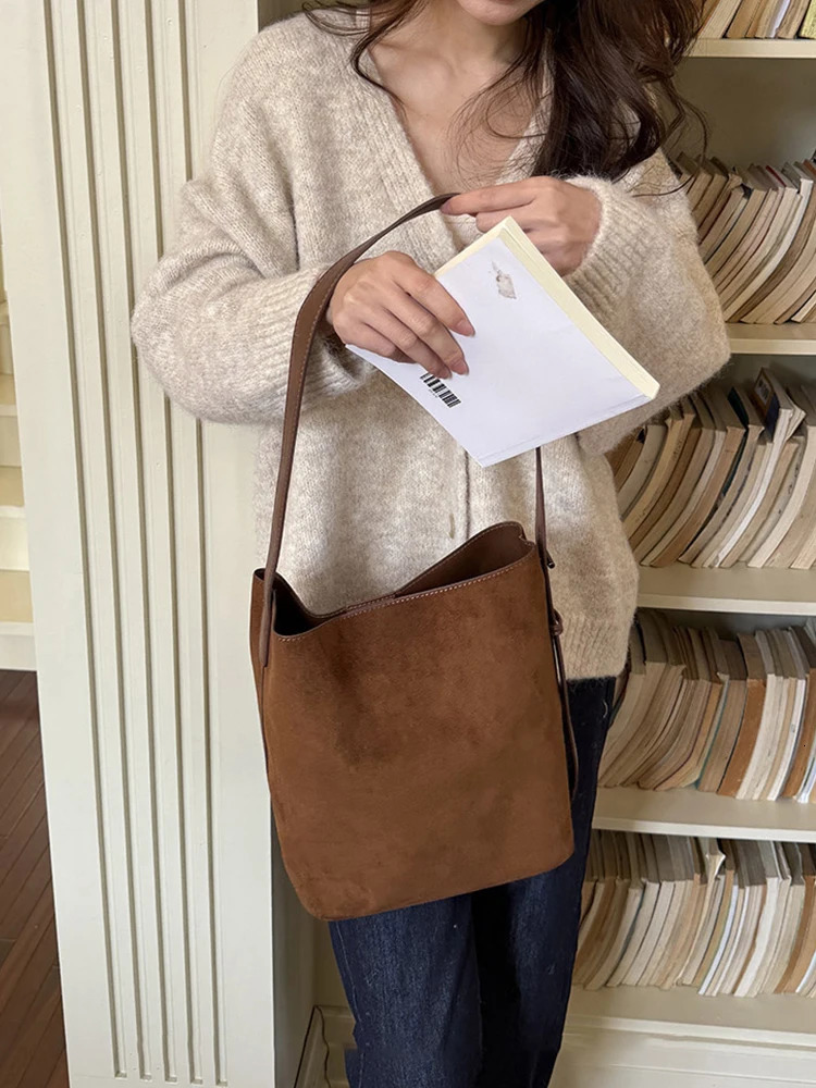 AutumnWinter Retro Suedette Crossbody Bag Large Capacity Shoulder Fashion Daily Womens 251014