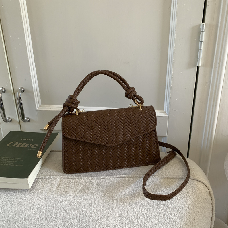 Minimalist fashion small square bag winter new woven texture solid color handbag casual retro luxury women's shoulder bag elegant designer bag
