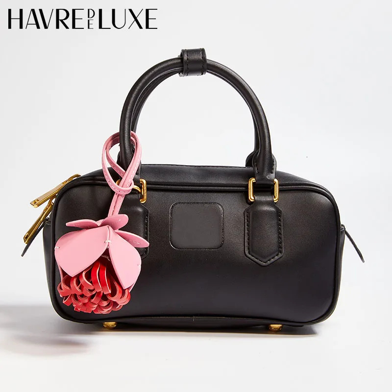 Flower Shaped Pendant Rope Metal Accessories Bag Pendant Keychain for woman Hand Rope Gift Home Decoration 251027