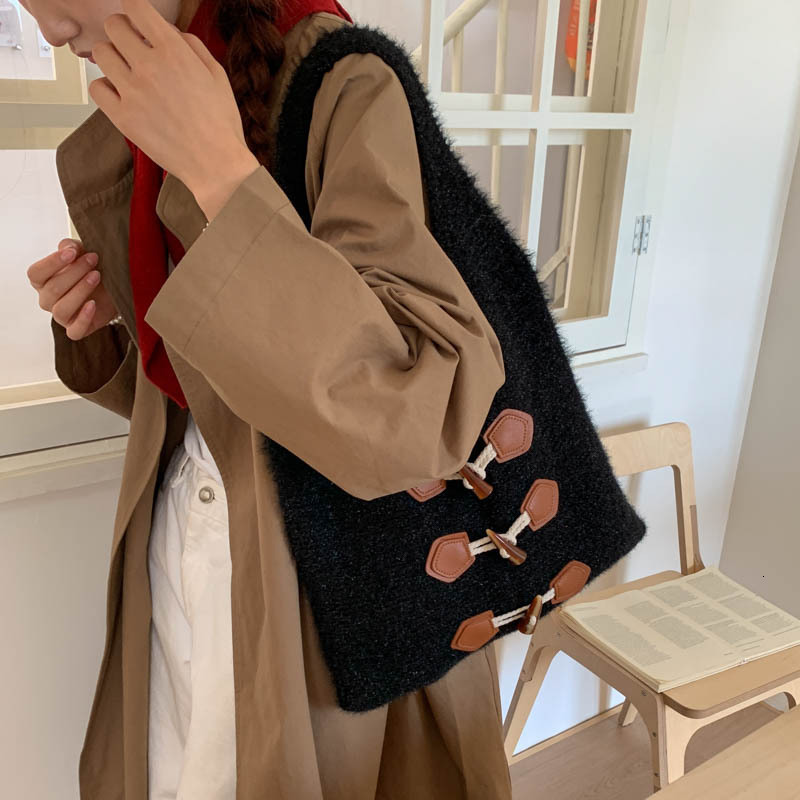 Leisure large capacity knitted armpit bag autumn and winter new fashion versatile style simple niche design women's handbag designer bag